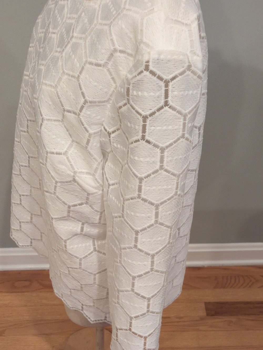 New Anne Klein White Lace Textured Lace Hexagon Top 16 - Picture 7 of 12